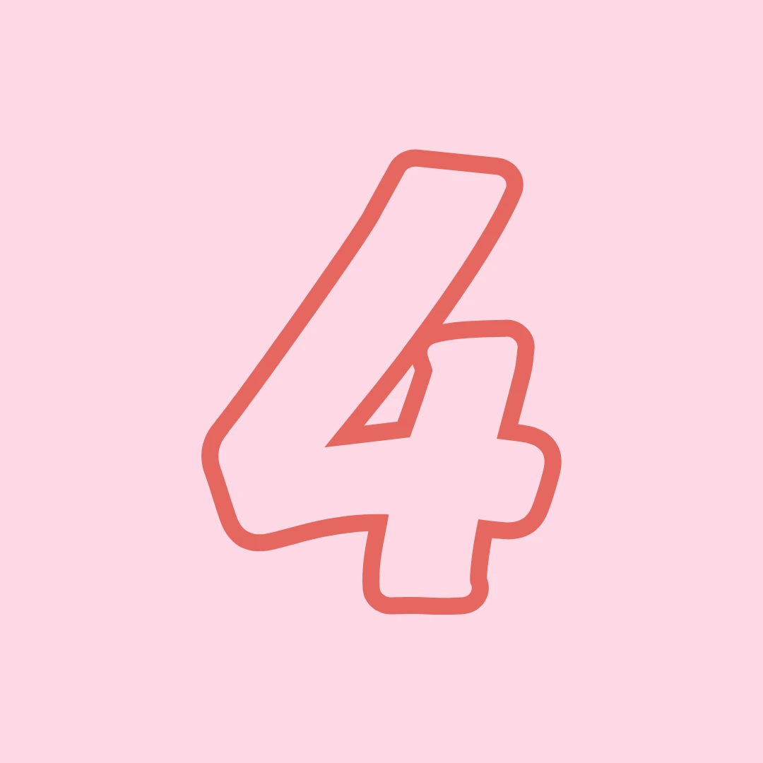Numéro 4 sur fond rose