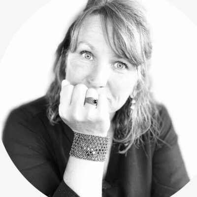 Episode 3 – Marie-Laure devient psychopraticienne après de longues années en tant qu’agent immobilier