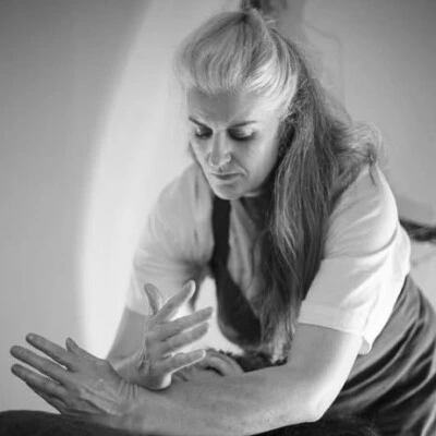 Episode 8 – Julie passe d&rsquo;assistante commerciale à praticienne en massages