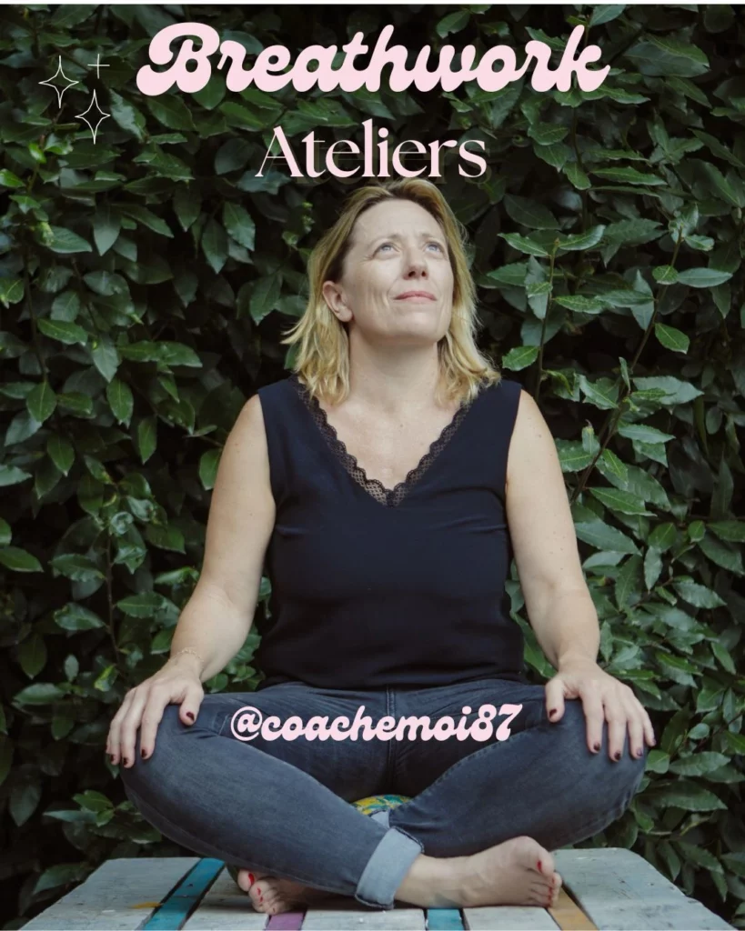 Adeline Guillou assise en tailleur atelier breathwork